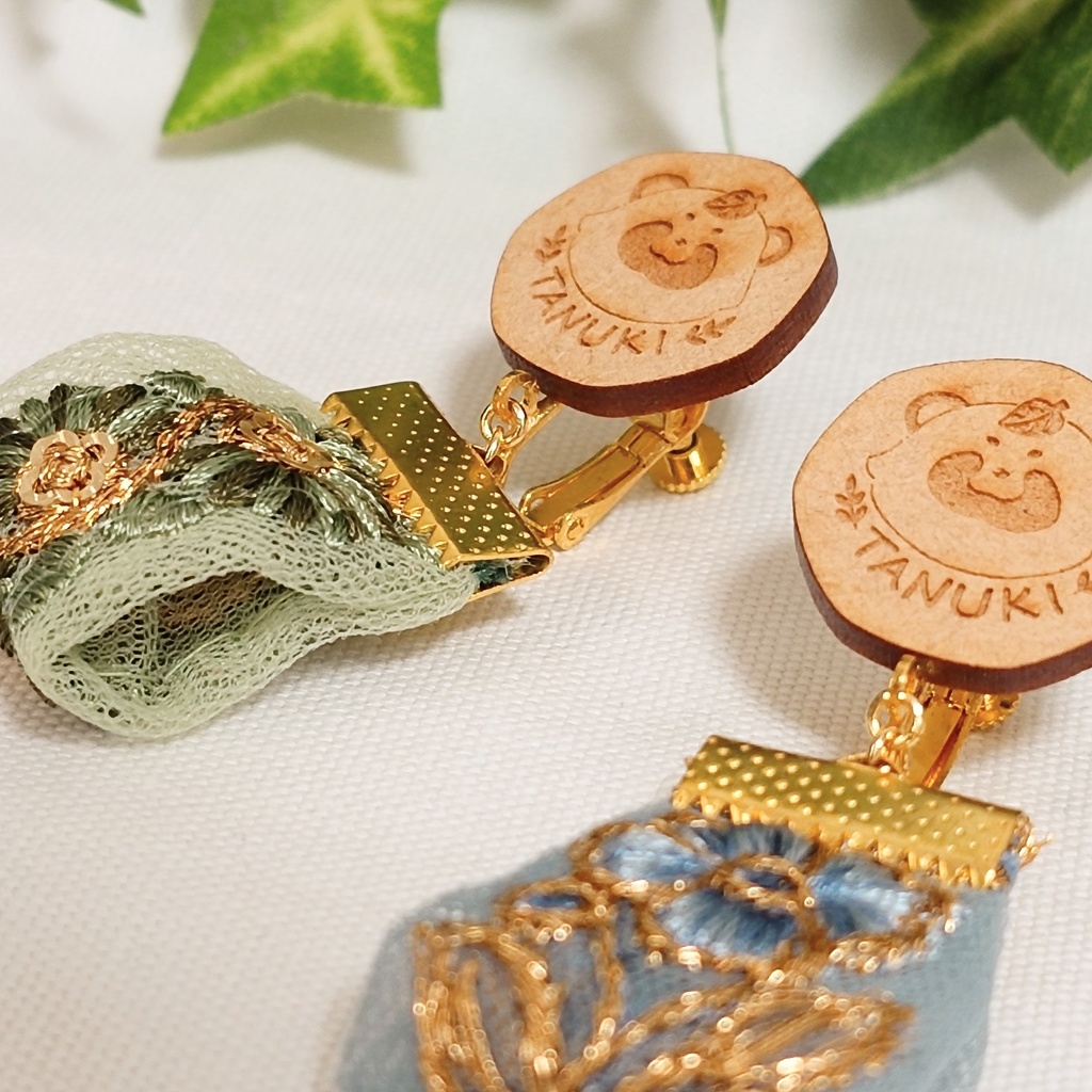 木製たぬピアス