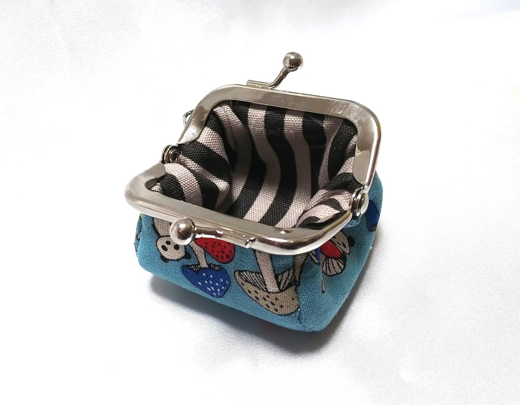 パンダキノコの取り出し楽々ミニがまポーチ むにがま Booth