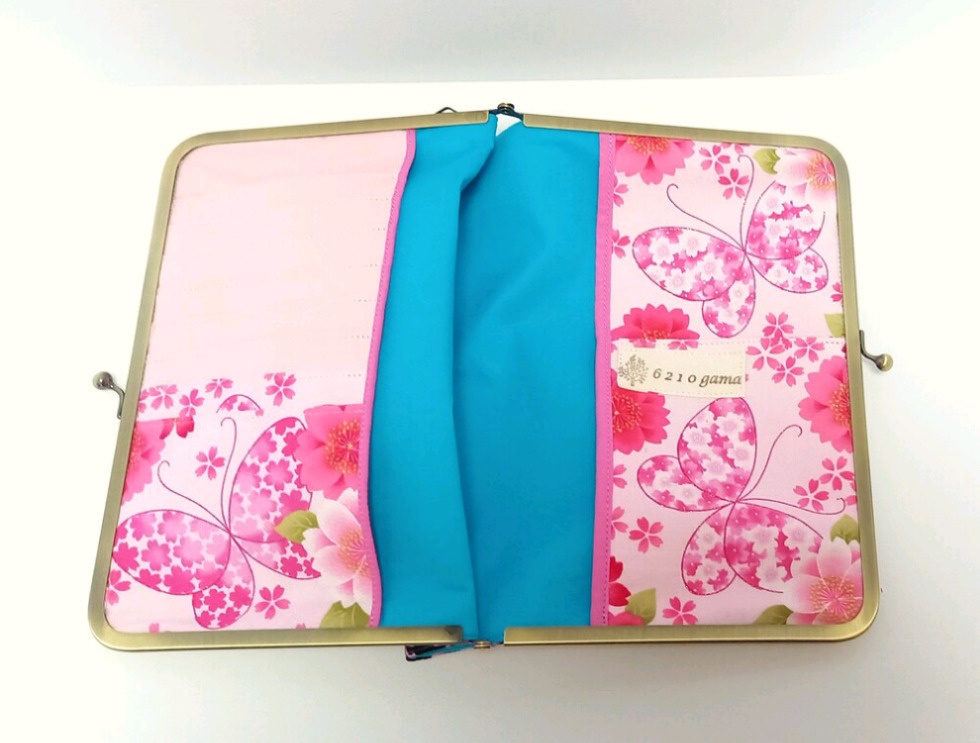 桜と蝶々のがま口マルチケース(カードポケット付き)