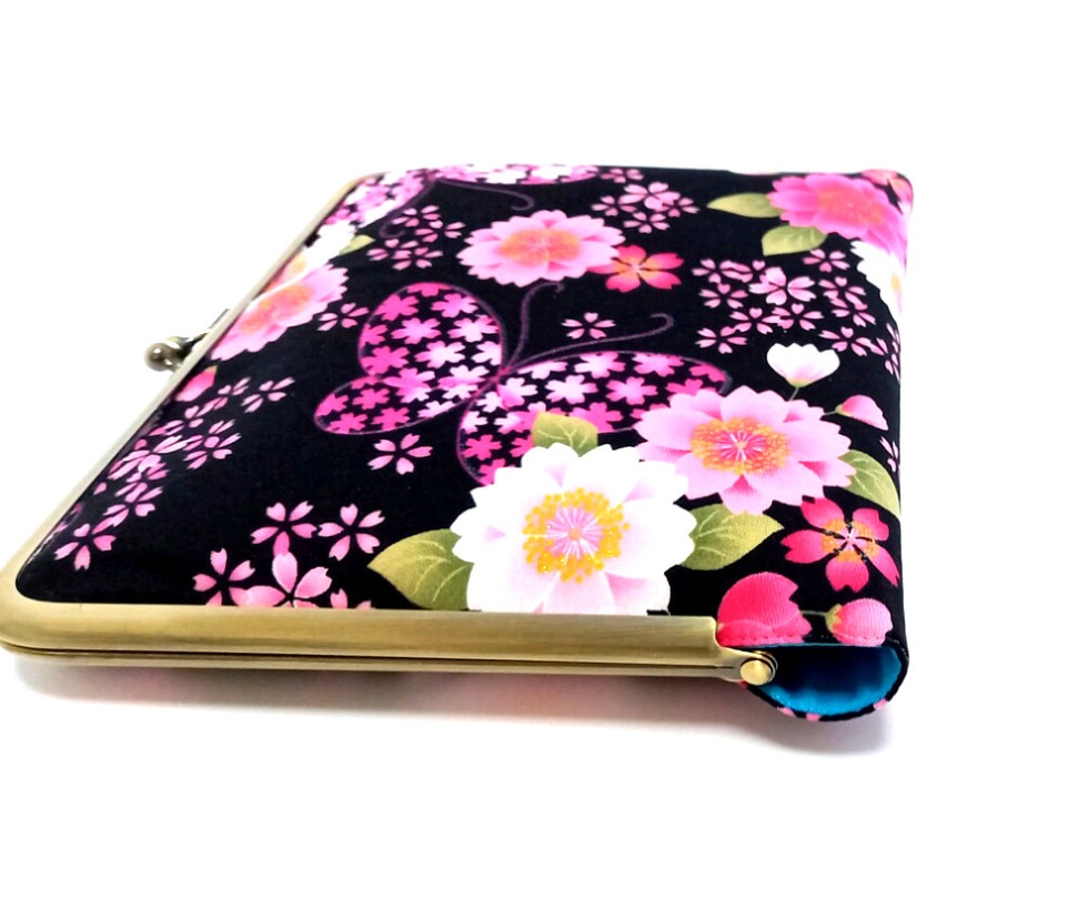 桜と蝶々のがま口マルチケース(カードポケット付き)