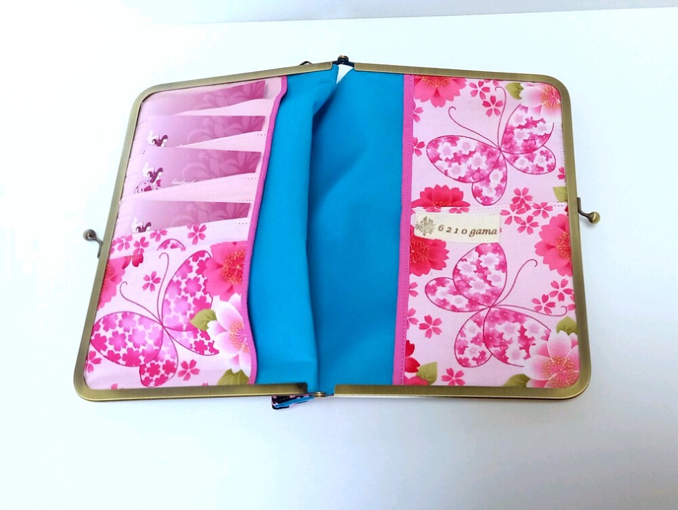 桜と蝶々のがま口マルチケース(カードポケット付き)