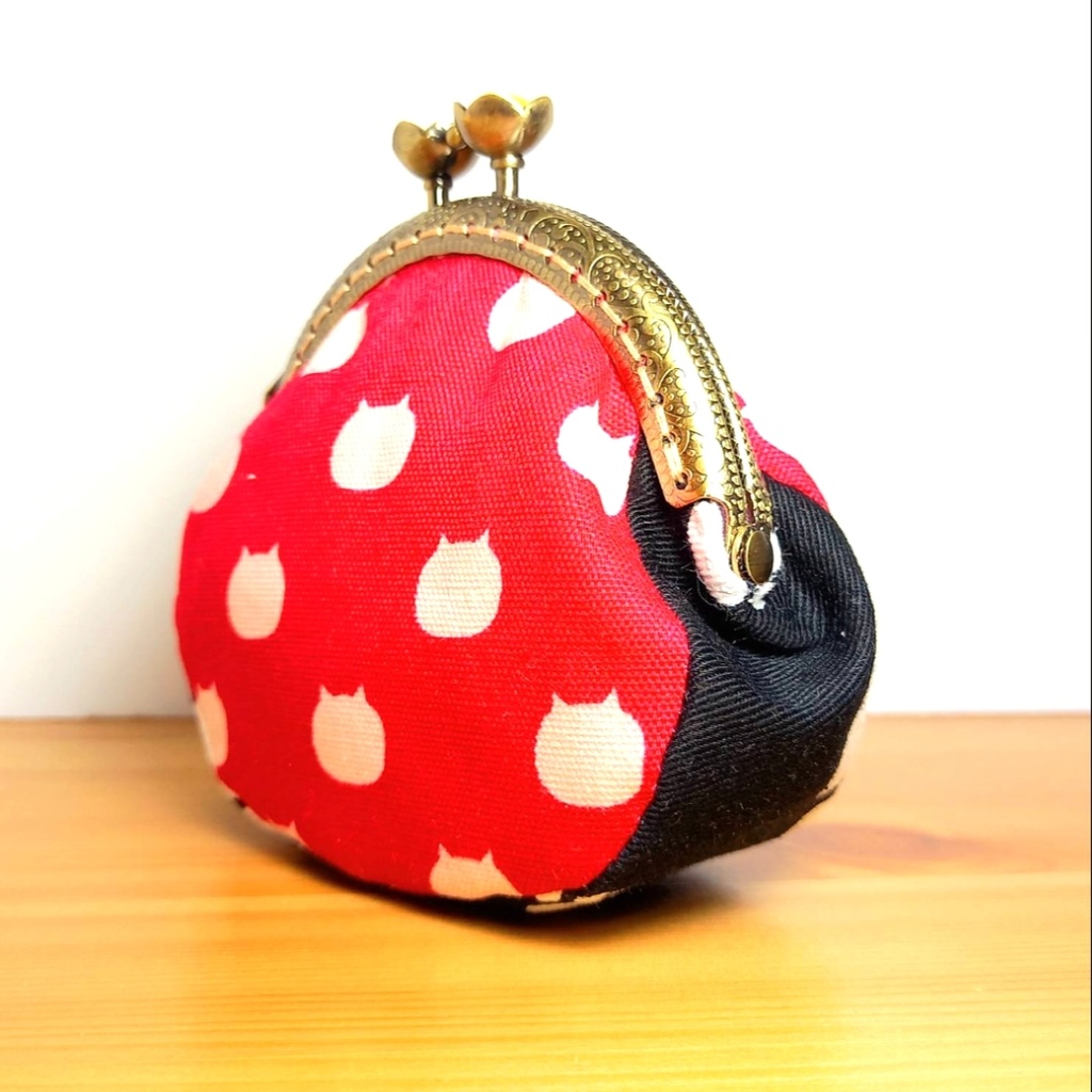 ぷっくりコロン♪【ねこたま】 がまポーチ