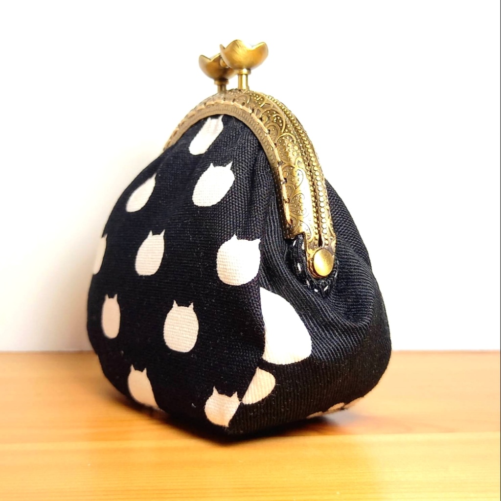 ぷっくりコロン♪【ねこたま】 がまポーチ