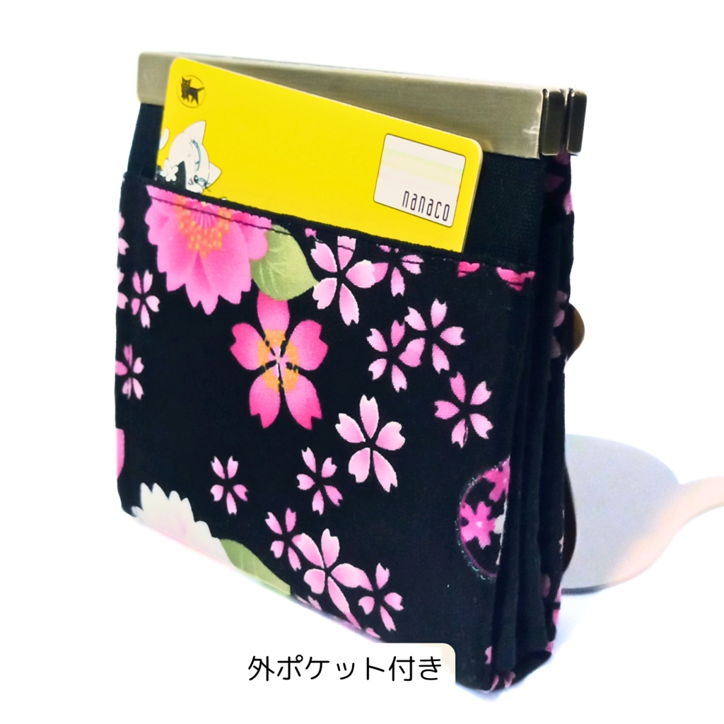 ラメが煌めく和柄桜と蝶々の文鎮がま口財布(黒)/ 生地生産終了のため在庫限り コンパクト財布 スリム 蛇腹 多機能 外ポケット むにがま