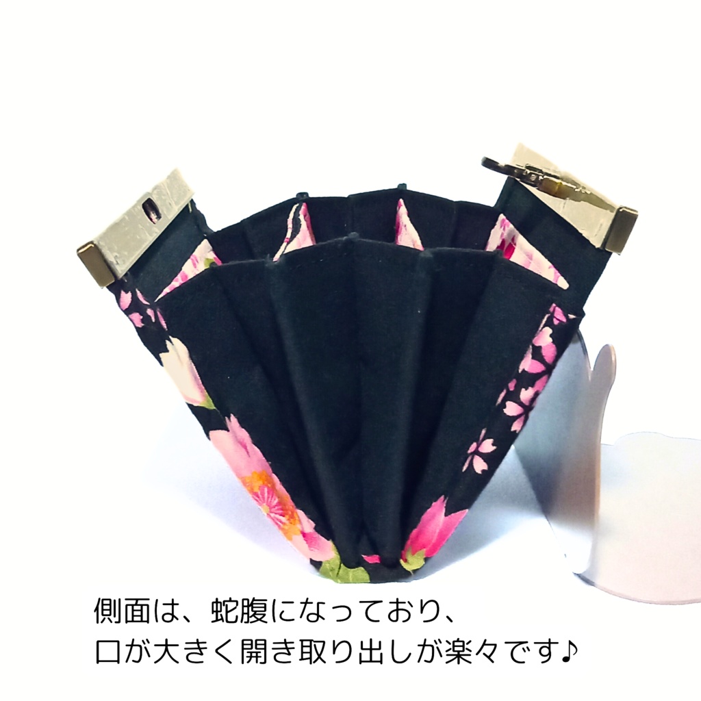 ラメが煌めく和柄桜と蝶々の文鎮がま口財布(黒)/ 生地生産終了のため在庫限り コンパクト財布 スリム 蛇腹 多機能 外ポケット むにがま