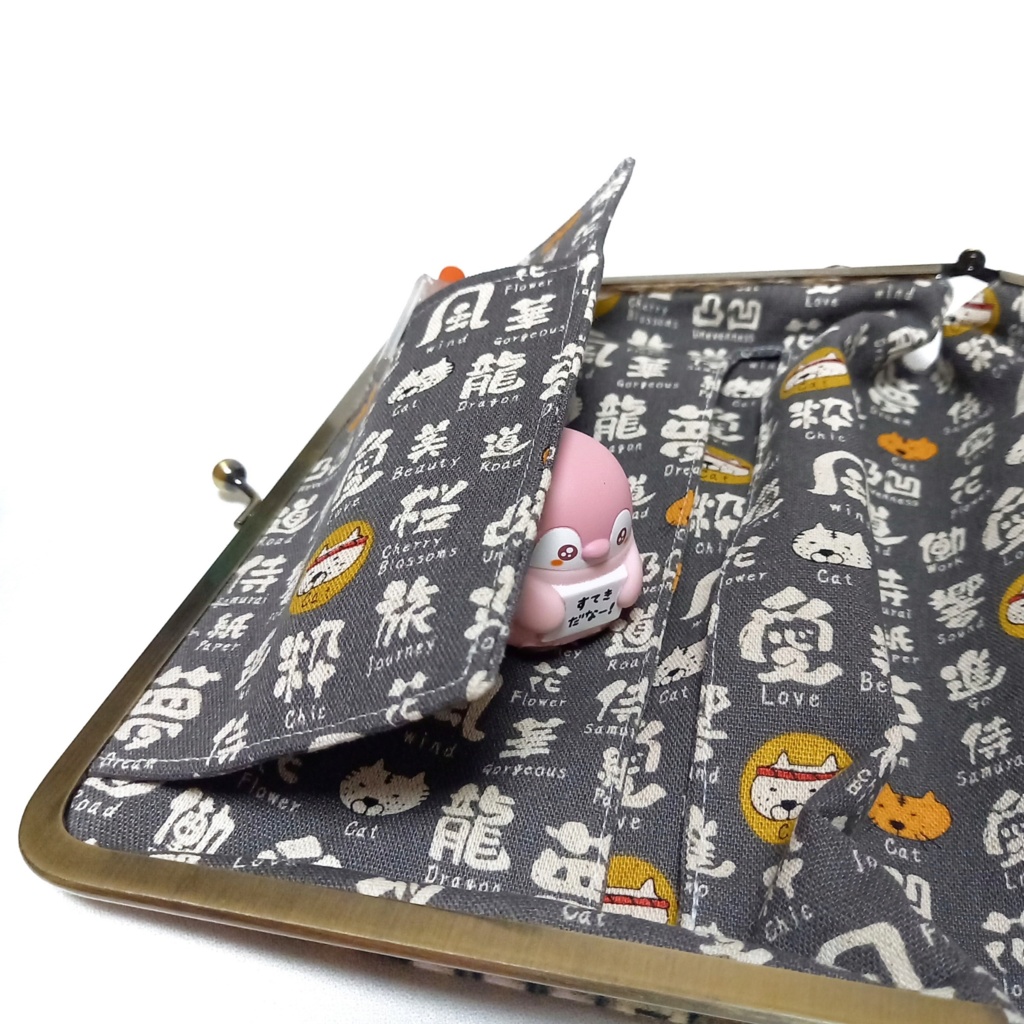 ブックカバー・手帳・御朱印帳・リフィル♪がま口マルチケース(LL) 渋可愛い 本棚と猫