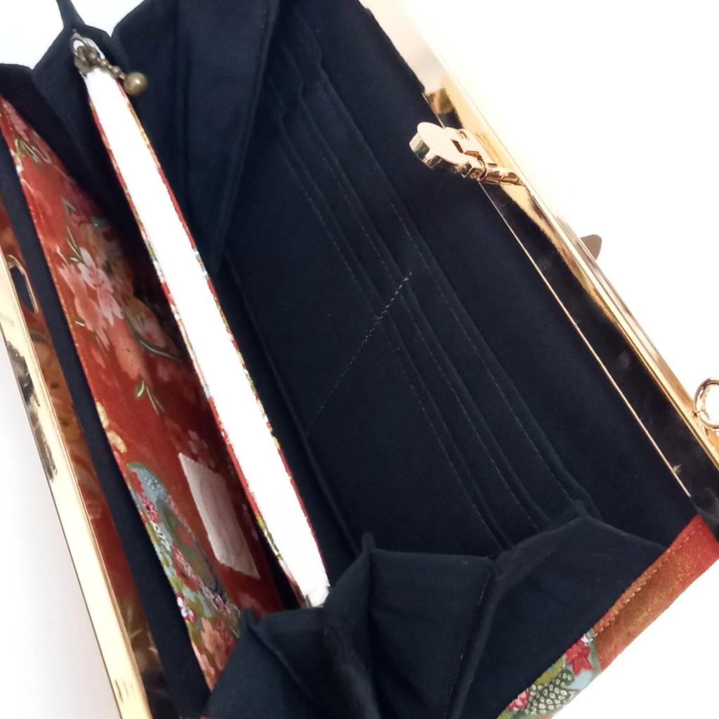 エレガントな和柄の文鎮がま口ショルダー財布