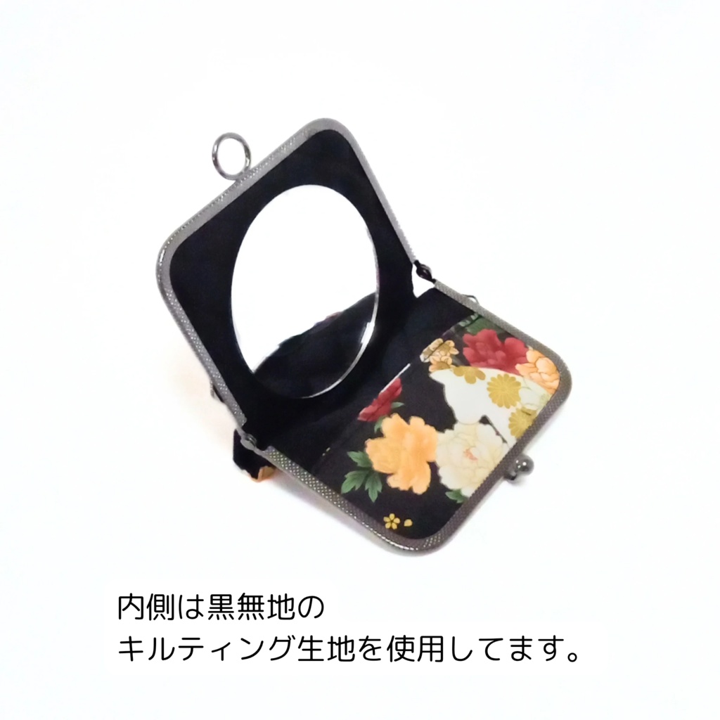 片手で開くがま口手鏡「がまミラー」百花繚蘭 白猫と牡丹|押し口金で開閉スムーズ|直径8cmの大きな鏡|指輪が入る内ポケット付|縁起の良い丸い鏡|和モダンな猫柄|ギフト むにがま