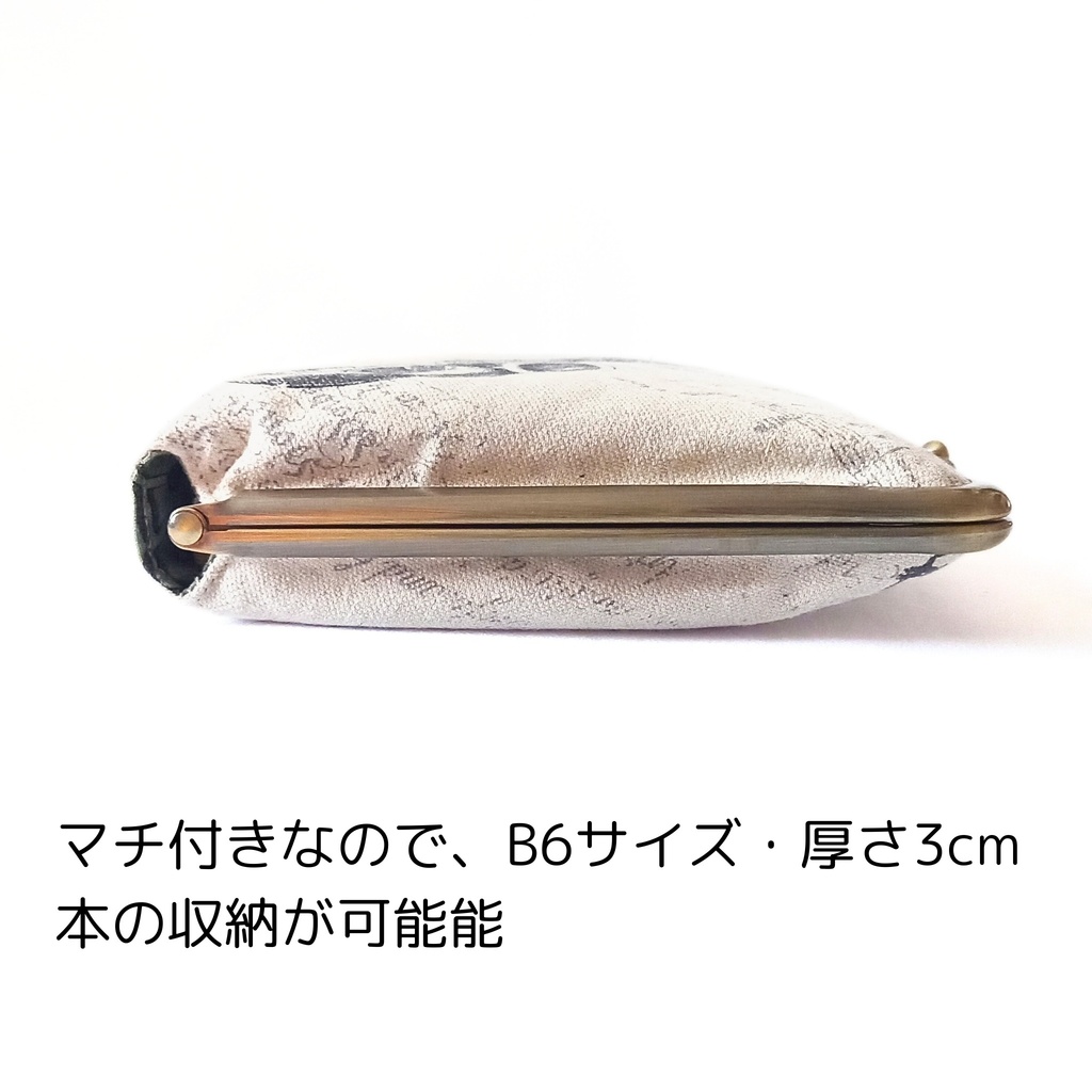 【マルチがまケース(LL)】リニューアル!サックスとホルンが描かれたアンティークな楽器柄。B6サイズの手帳や本が収まる大容量。ペンホルダー付きで通帳や母子手帳入れにも最適な欲張りマルチケース