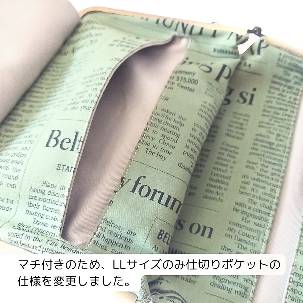 【マルチがまケース(LL)】リニューアル!サックスとホルンが描かれたアンティークな楽器柄。B6サイズの手帳や本が収まる大容量。ペンホルダー付きで通帳や母子手帳入れにも最適な欲張りマルチケース