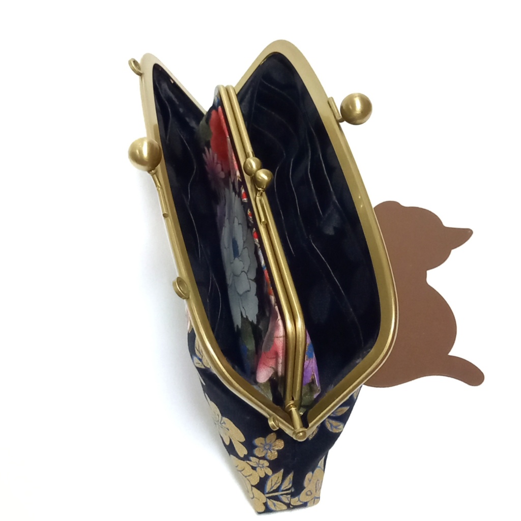 色めにく、孔雀の親子がま口財布 スリム【金地・和柄】華やかな大人の長財布 小銭入れあり 薄型 ギフト 縁起物