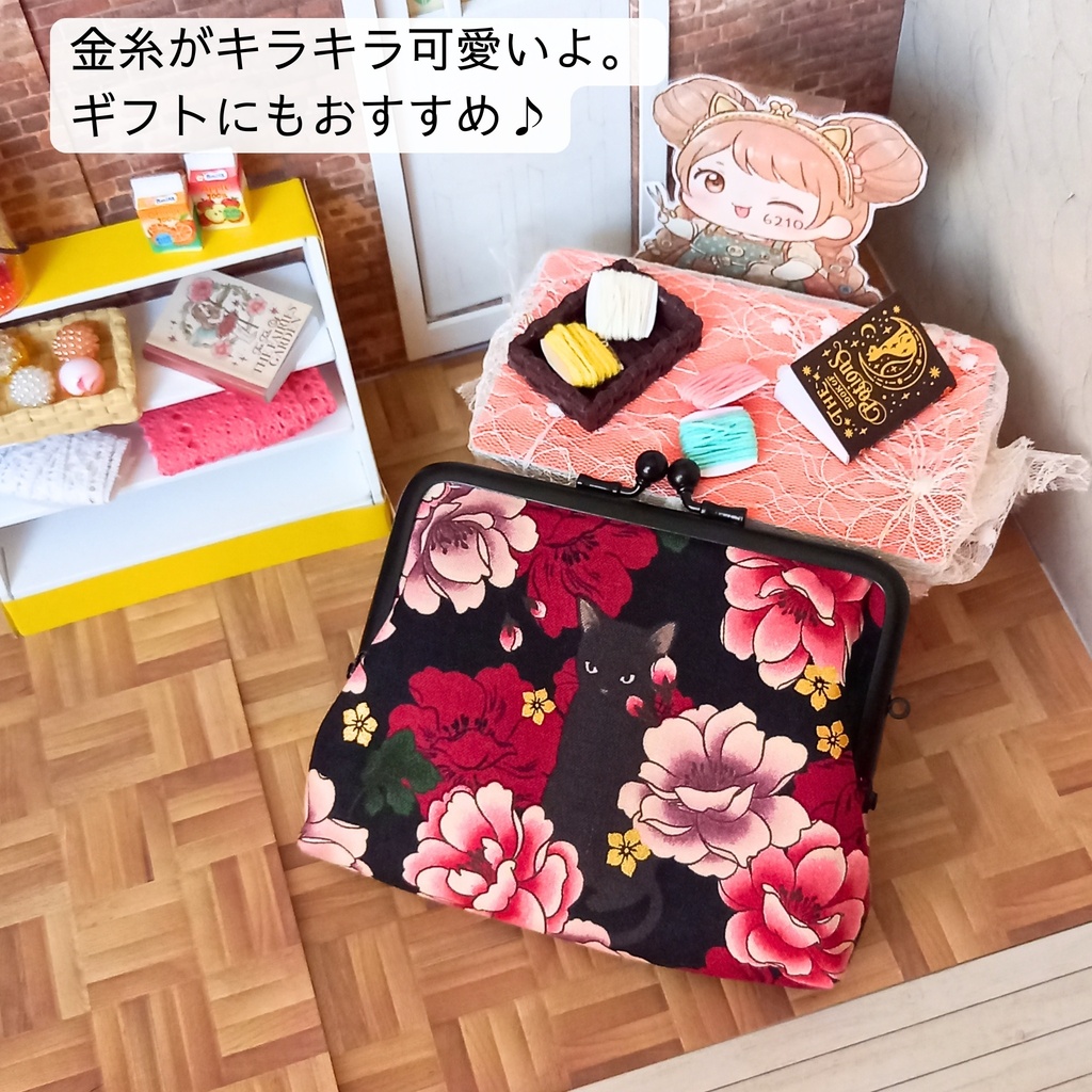 華やかに舞う黒猫と牡丹の秘密*竹の根ひねり親子がま口12㎝*ミニ財布・カードケース・薬入れ・アクセサリーポーチ*大人可愛いプレゼント・黒地で上品な和モダン*霧の街の贈り物・収納ポーチ