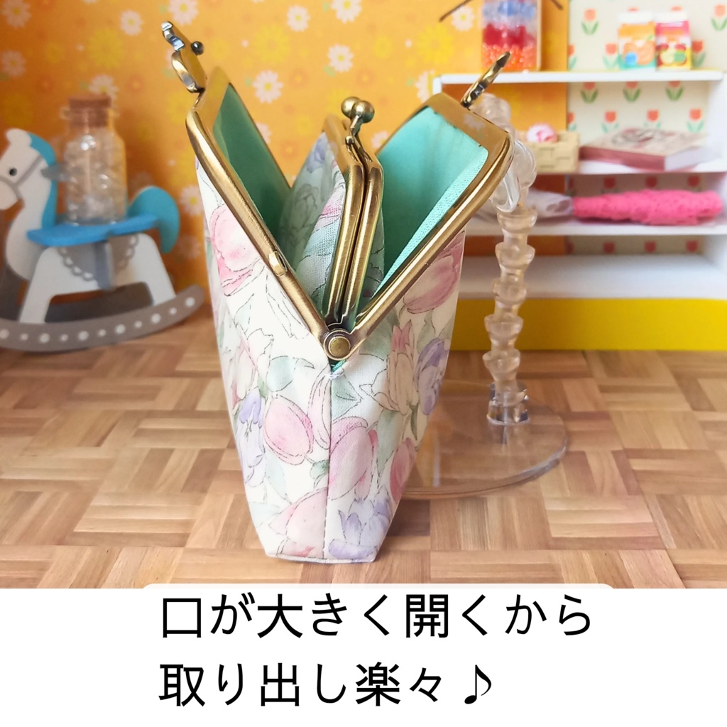 チューリップに夢みるうさぎ。親子がま口12㎝ラミネート財布・小銭入れ|花柄・グリーン|水に強いラミネート外布と爽やかなグリーンの内布|可愛いペアうさぎ口金のミニ財布|プレゼント