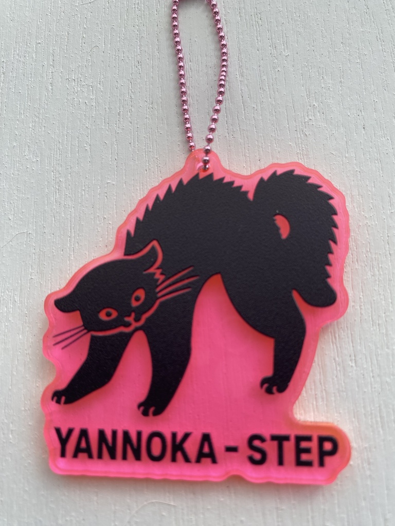 やんのか猫ちゃんアクリルキーホルダー