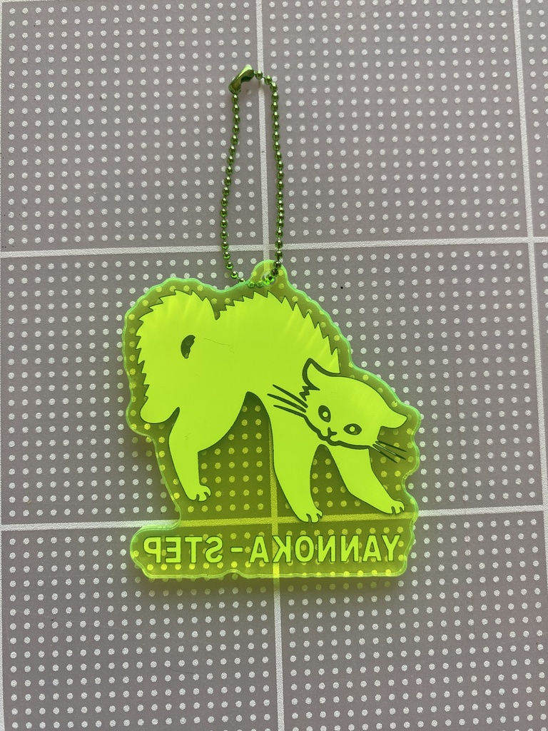 やんのか猫ちゃんアクリルキーホルダー