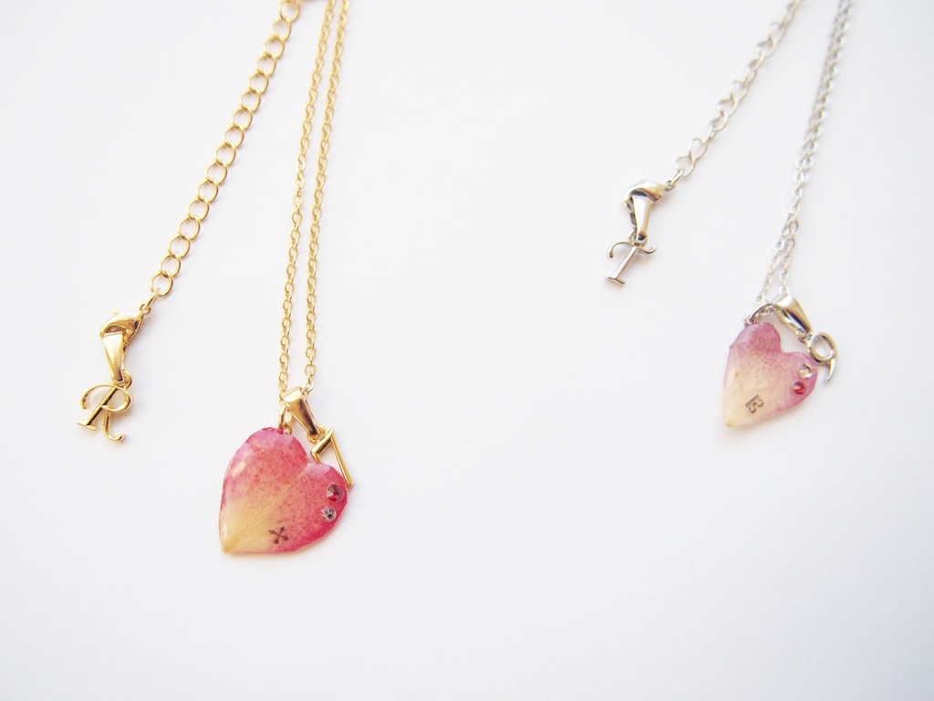 ふたごのハートフラワーネックレス