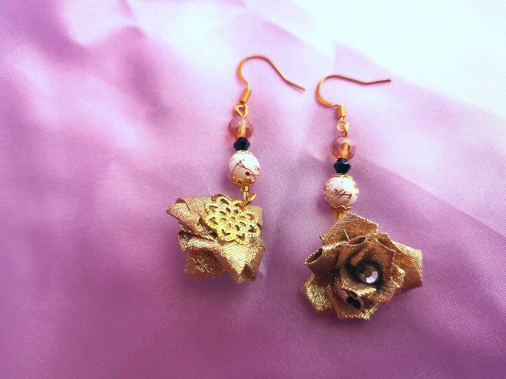 ヒプノシスマイクイメージつまみ細工ピアス(一二三・薔薇)