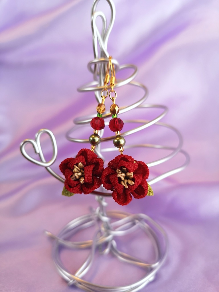 つまみ細工ピアス(椿イメージ)