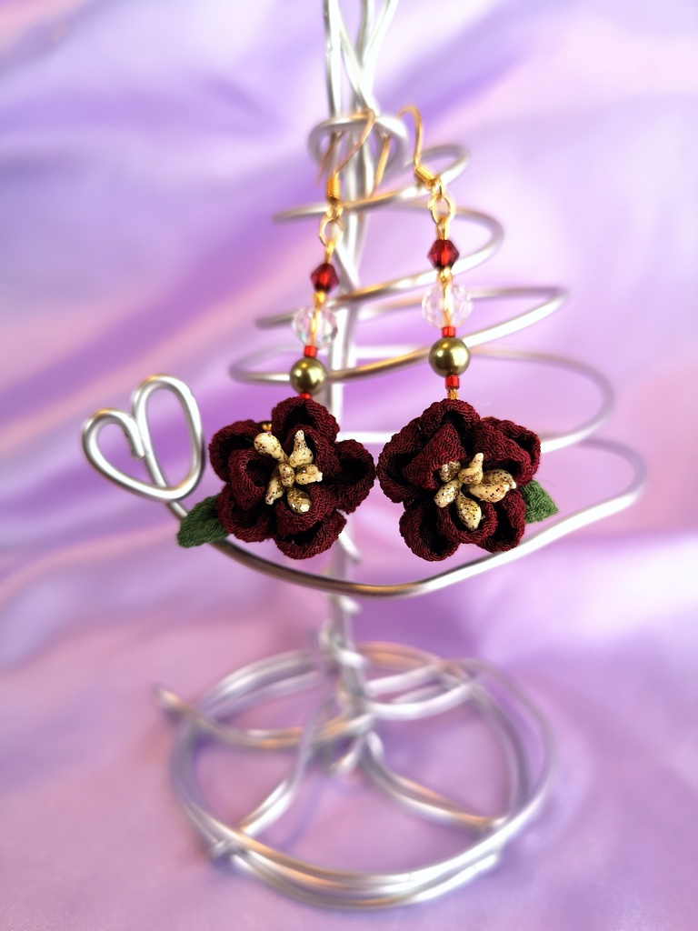 つまみ細工ピアス(椿イメージ)