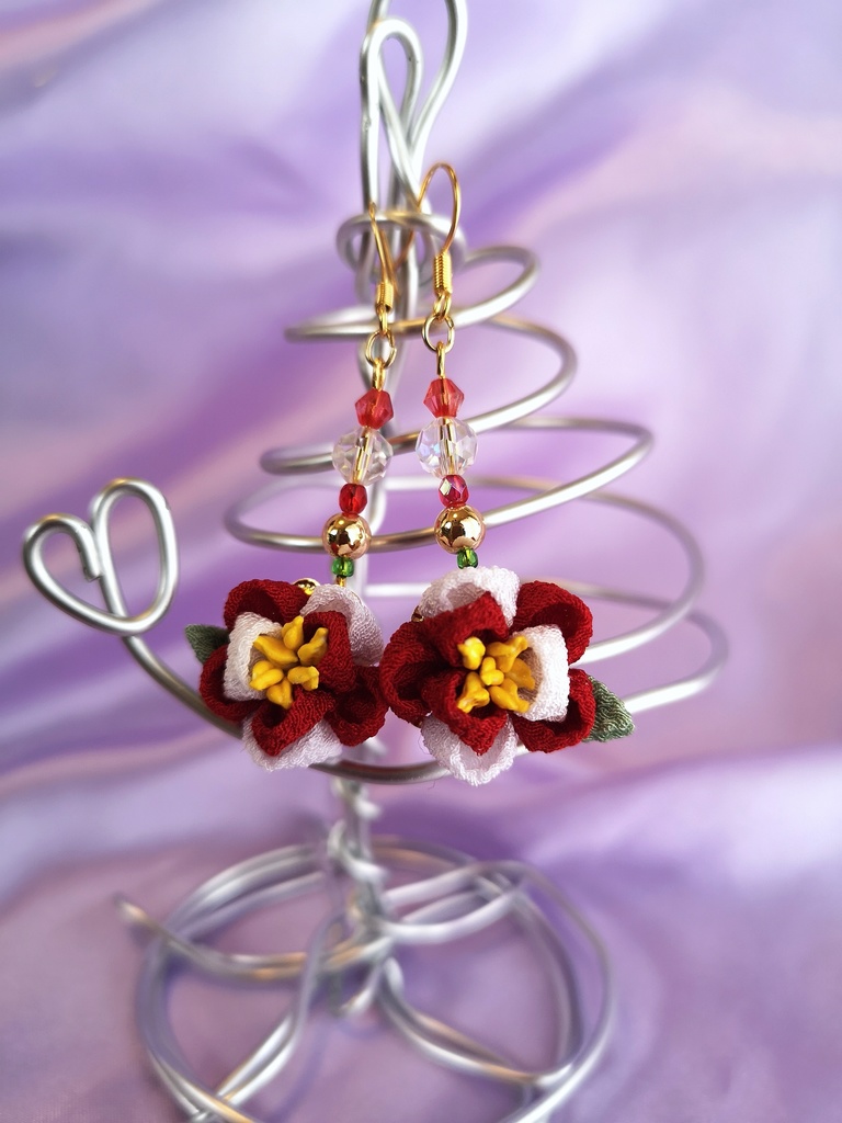 つまみ細工ピアス(椿イメージ)