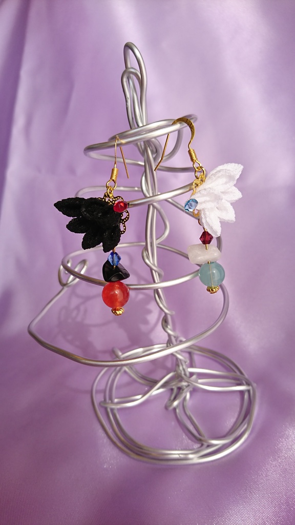 ツバサイメージつまみ細工ピアス(ファイ)