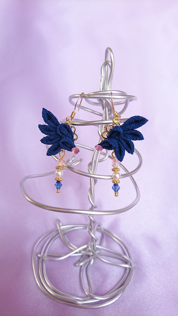 つまみ細工ピアス(翼) 3種類掲載