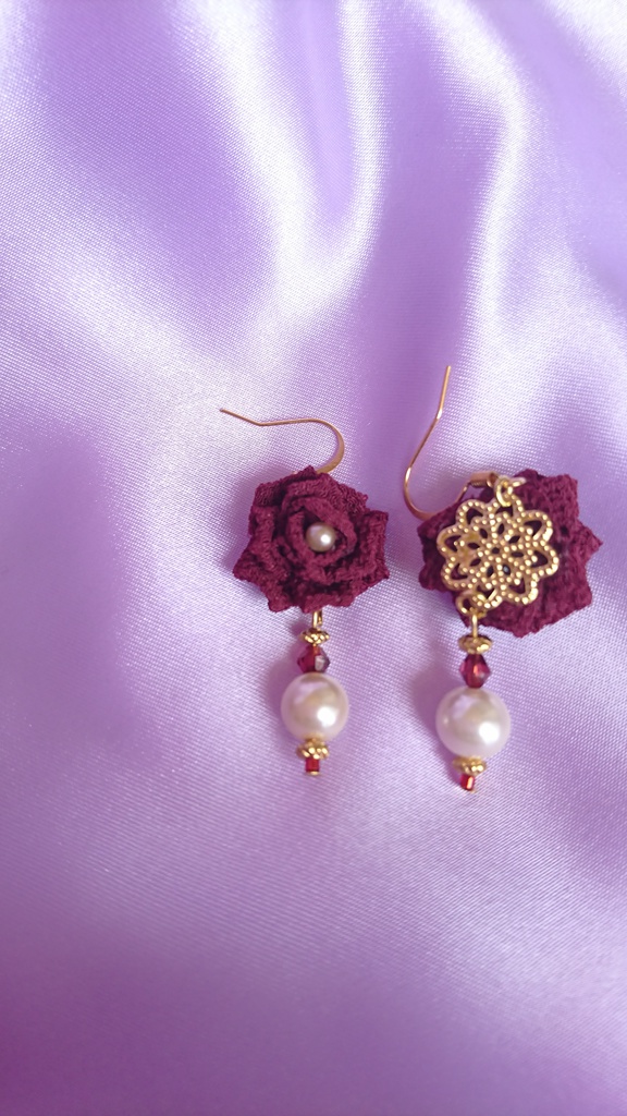 つまみ細工ピアス(薔薇) 2種類掲載