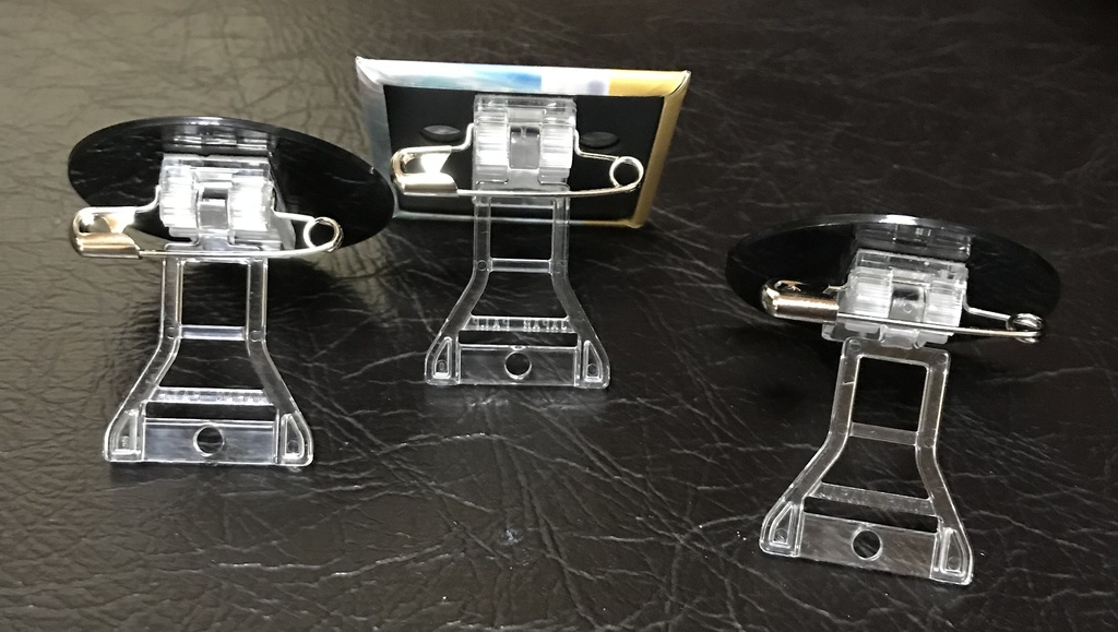 長富蓮実 レコード風缶バッジ