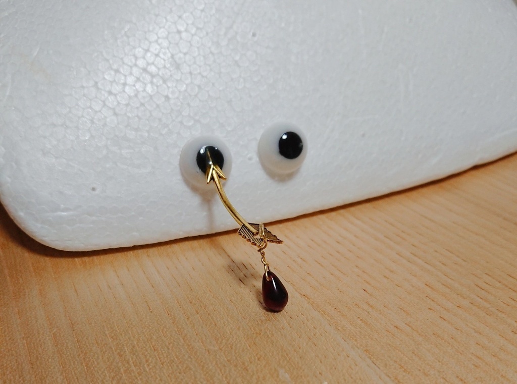 尾形百之助 目玉イメージ 耳飾り