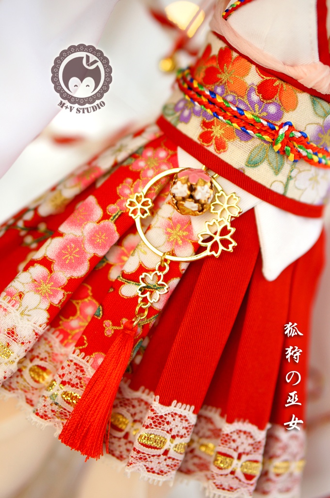 MDD (S/M胸)、狐耳、尻尾付きセクシーな狐巫女服12点セット