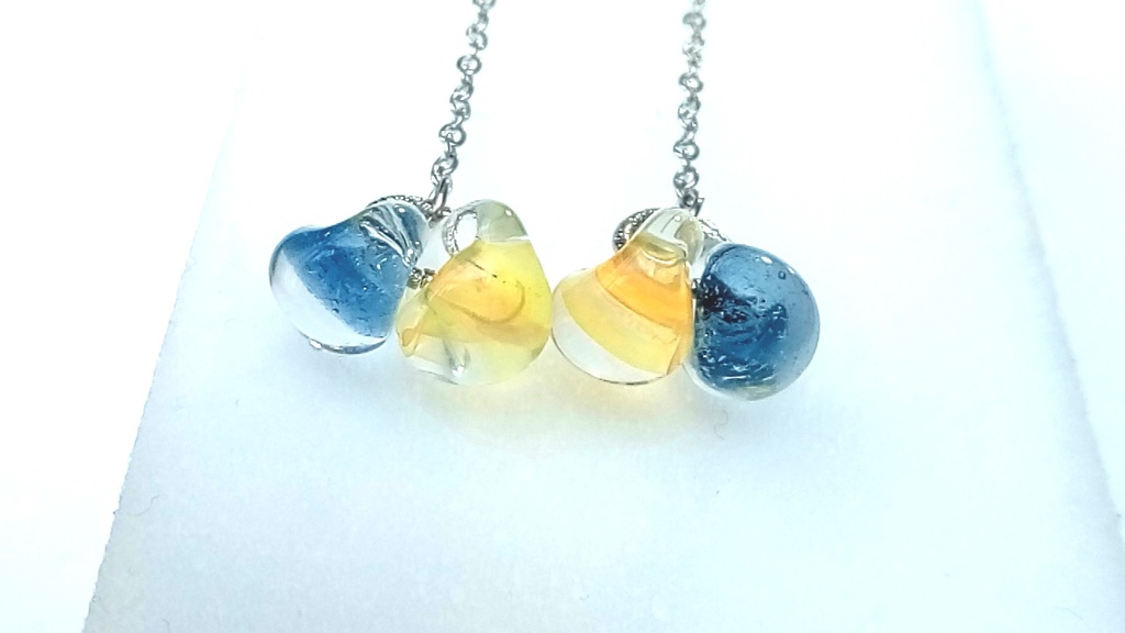 ティアドロップビーズ ピアス 青 黄色 Uf Stgt Booth