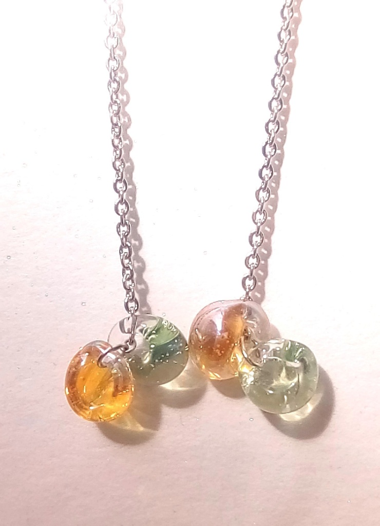 ティアドロップビーズ　樹脂ピアス　春色