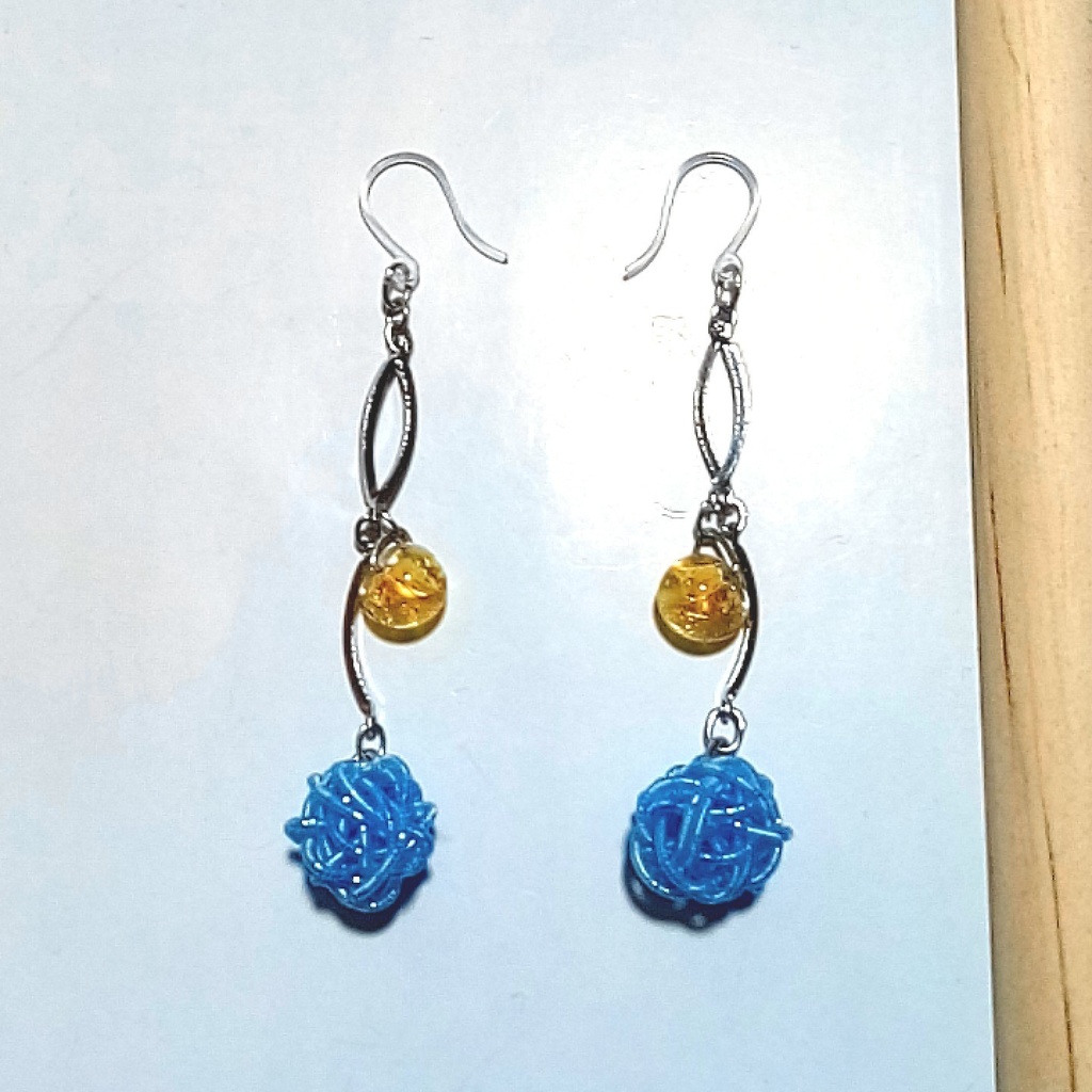 ガラスドロップと水引のピアス