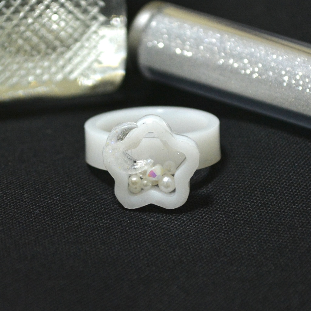 シャカシャカレジン推し色リング星形【BW】