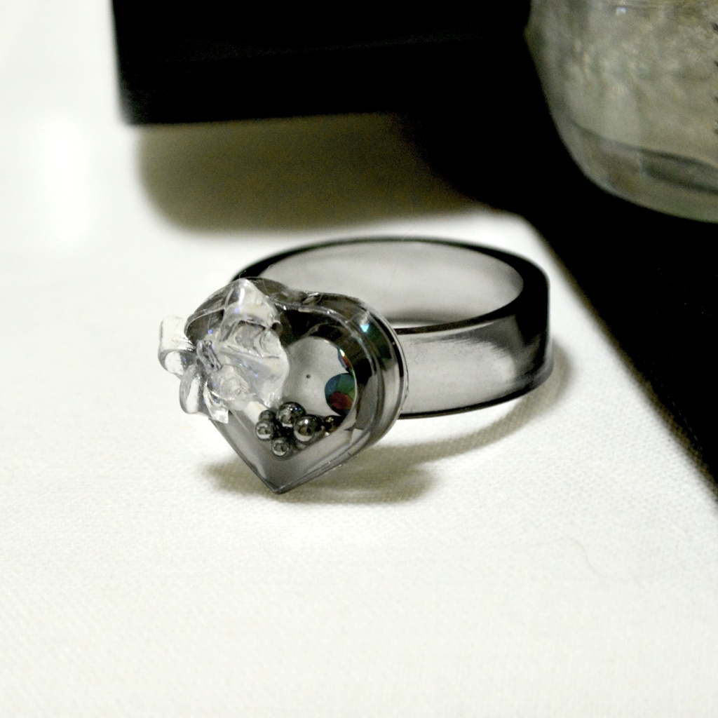 シャカシャカレジン推し色リングハート形【BW】