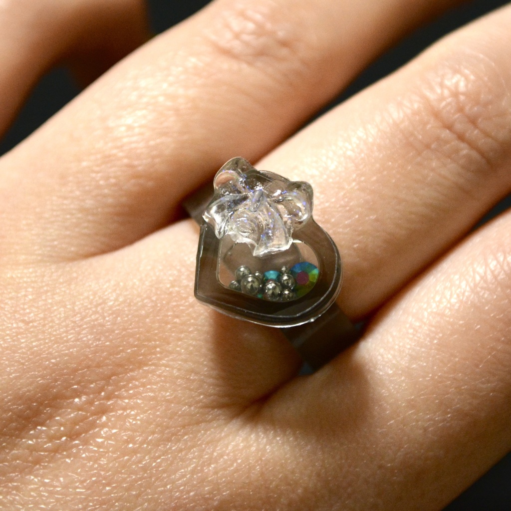 シャカシャカレジン推し色リングハート形【BW】