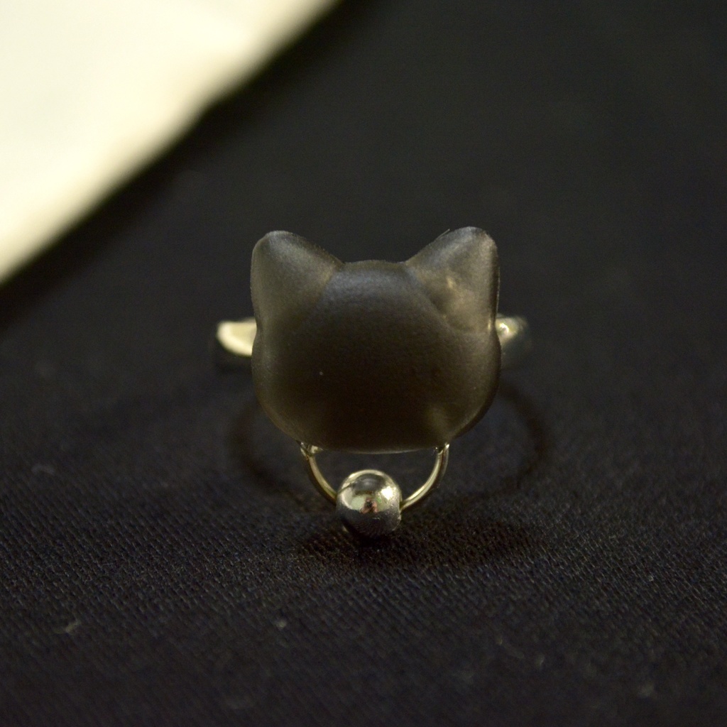 おめかしにゃんこの黒白猫リング【選べるリング】ゴールドorシルバー【フリーサイズ】