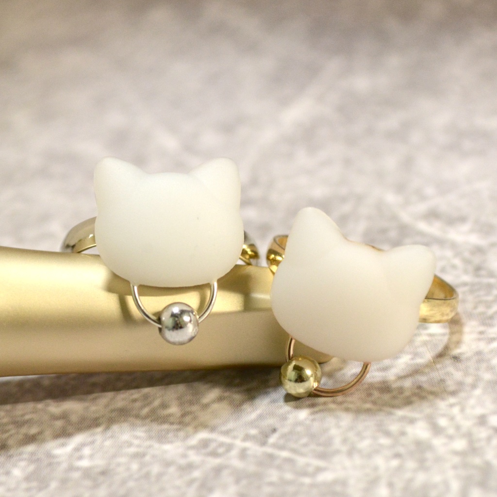 おめかしにゃんこの黒白猫リング【選べるリング】ゴールドorシルバー【フリーサイズ】