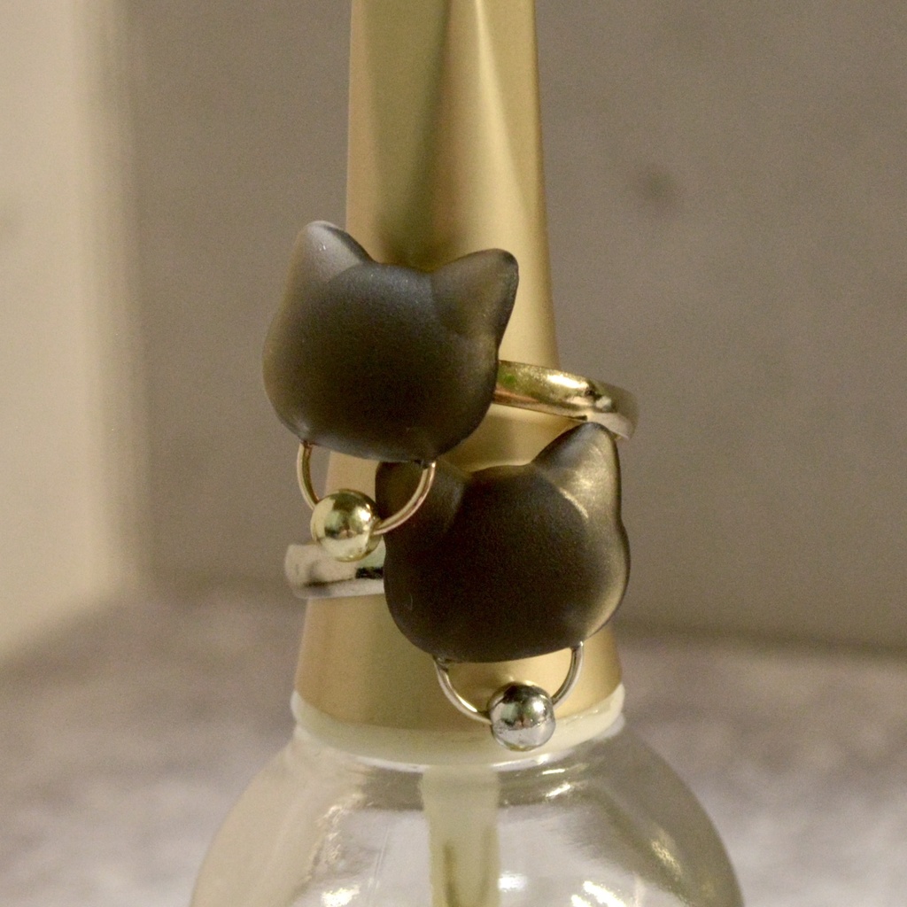 おめかしにゃんこの黒白猫リング【選べるリング】ゴールドorシルバー【フリーサイズ】