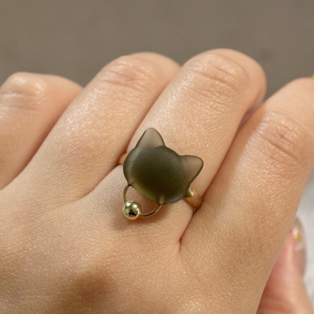 おめかしにゃんこの黒白猫リング【選べるリング】ゴールドorシルバー【フリーサイズ】