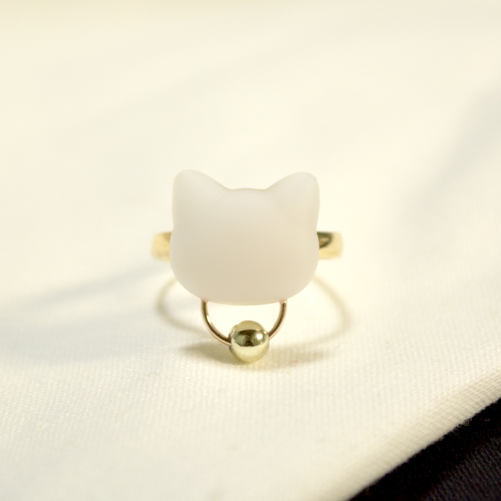 おめかしにゃんこの黒白猫リング【選べるリング】ゴールドorシルバー【フリーサイズ】