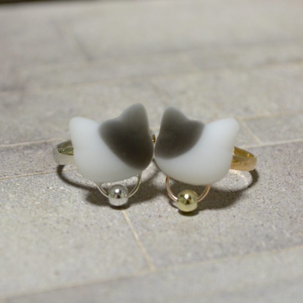 おめかしにゃんこのブチ猫リング【選べるリング】ゴールドorシルバー【フリーサイズ】