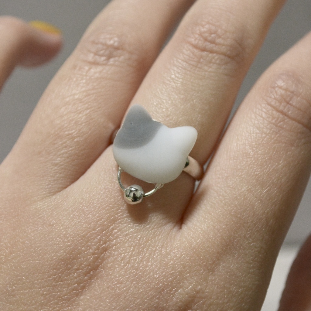 おめかしにゃんこのブチ猫リング【選べるリング】ゴールドorシルバー【フリーサイズ】