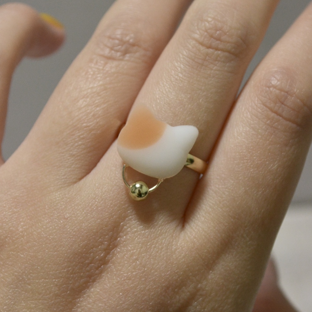 おめかしにゃんこのブチ猫リング【選べるリング】ゴールドorシルバー【フリーサイズ】