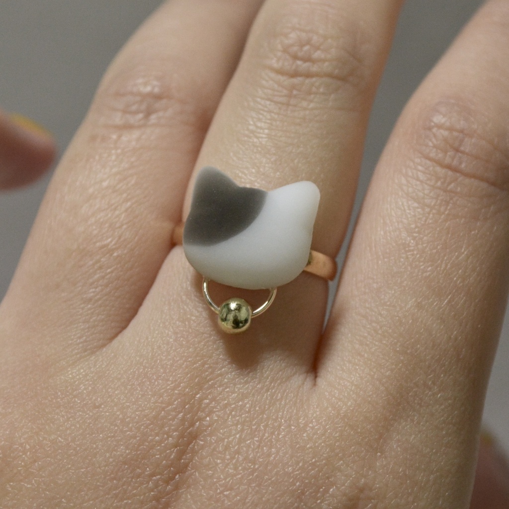 おめかしにゃんこのブチ猫リング【選べるリング】ゴールドorシルバー【フリーサイズ】