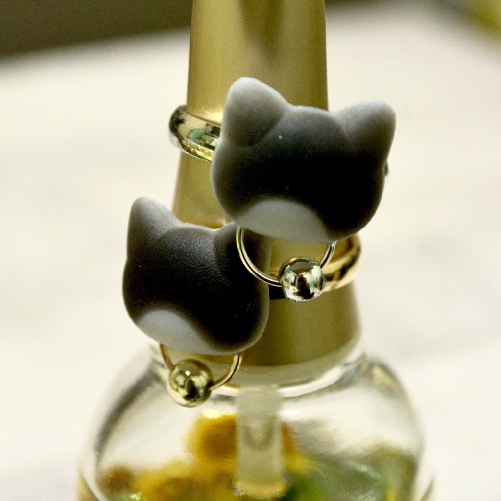 おめかしにゃんこのハチワレリング【選べるリング】ゴールドorシルバー【フリーサイズ】