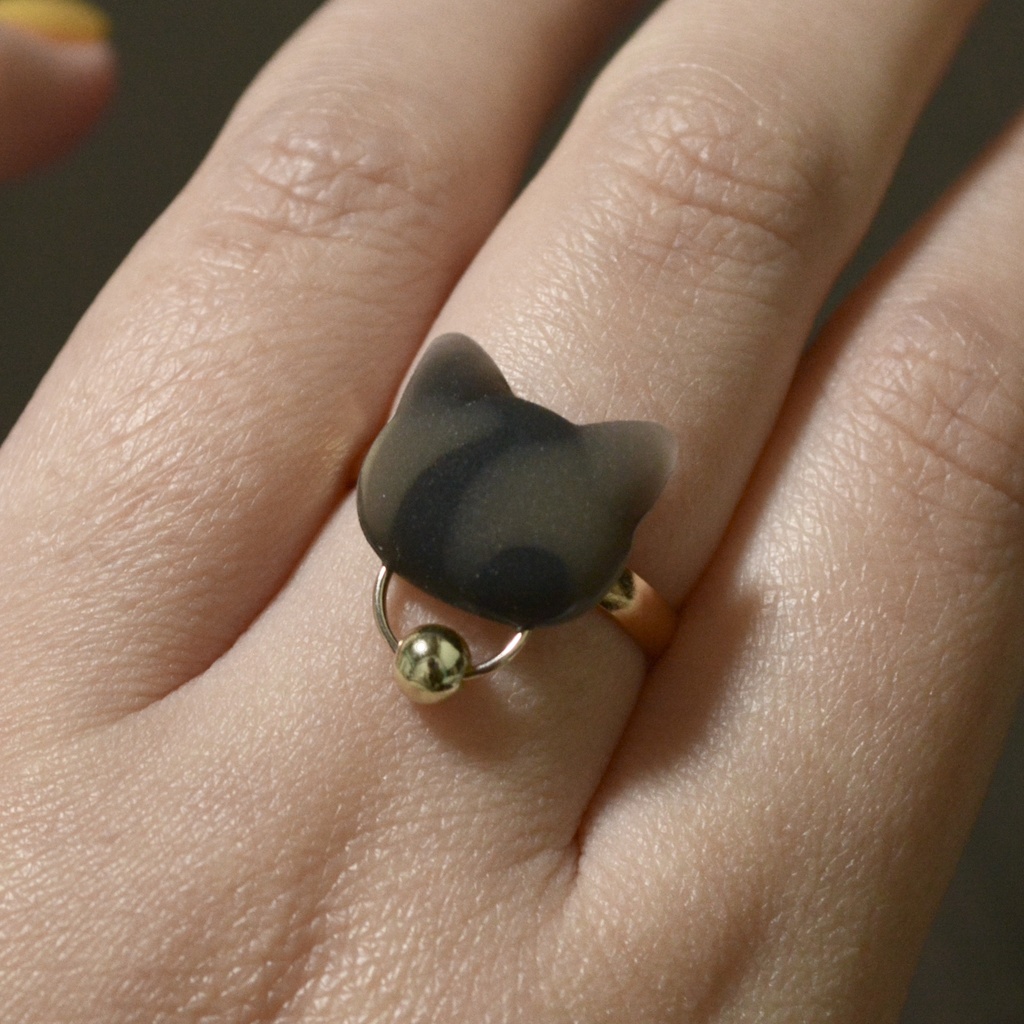 おめかしにゃんこのサビ猫リング【選べるリング】ゴールドorシルバー【フリーサイズ】