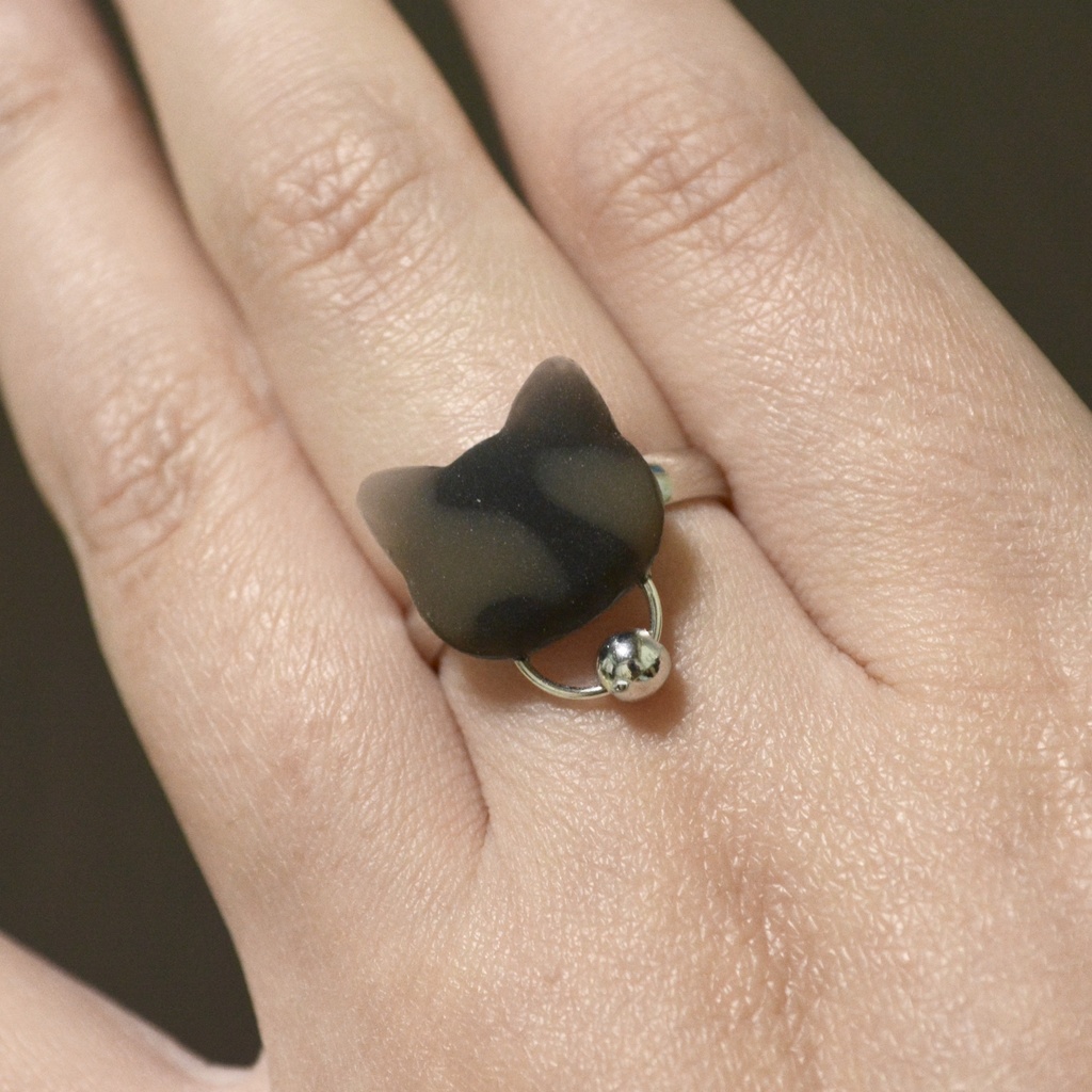 おめかしにゃんこのサビ猫リング【選べるリング】ゴールドorシルバー【フリーサイズ】