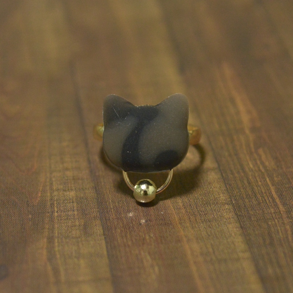 おめかしにゃんこのサビ猫リング【選べるリング】ゴールドorシルバー【フリーサイズ】