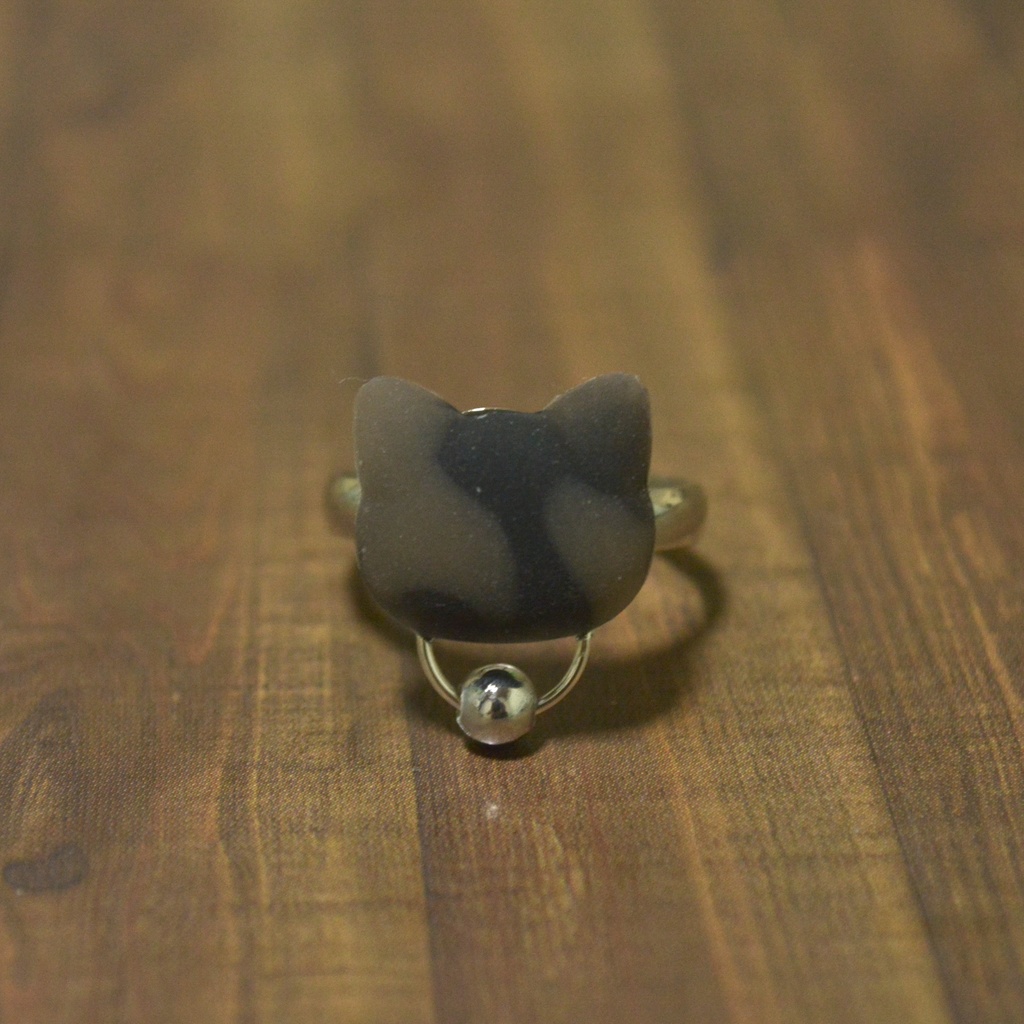 おめかしにゃんこのサビ猫リング【選べるリング】ゴールドorシルバー【フリーサイズ】